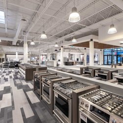 Trail Appliances - Cloverdale Langley - Main Showroom Area