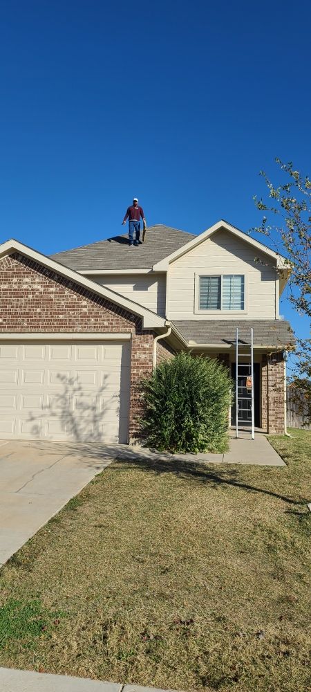 Slide of Kiaas Roofing