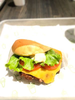 シェイクシャック アトレ恵比寿店 168 Photos 27 Reviews Burgers 恵比寿南1 6 1 渋谷区 東京都 Japan Restaurant Reviews Phone Number