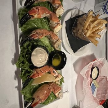 Blue Dog Bar & Grill - Stone crabs - Bars Near Me - Matlacha, Florida