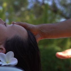 Massage Nice Domicile - Le massage Hawaien par Didier de Massage Nice Domicile, spécialiste de cette technique traditionnelle, masse en cabinet ou chez vous