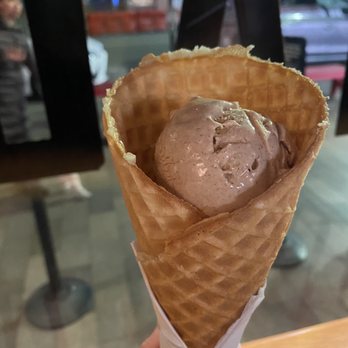 Salt & Straw - Split scoop with my favorites - Ice Cream & Frozen Yogurt Near Me - Burlingame, California Salt & Straw - Split scoop with my favorites - Ice Cream & Frozen Yogurt Near Me - Burlingame, California