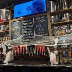 Neighbors Brew & Pies - Bar 2