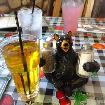 Grizzly Cafe - Cute salt and pepper shaker - American Near Me - Wrightwood, California Grizzly Cafe - Cute salt and pepper shaker - American Near Me - Wrightwood, California