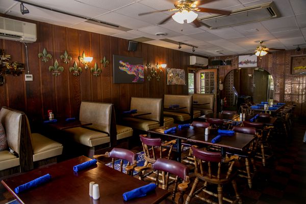 Village Tavern Restaurant & Inn by null