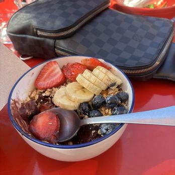 Leeland House - A fly in the Acai Bowl - Breakfast & Brunch Near Me - Houston, Texas