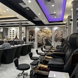 Verona Nails Bar - Pedicure chairs / bar