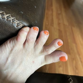 America's Nail Spa - 9 out 10 toes looked cute. - Nail Salons Near Me - Cottonwood, Arizona