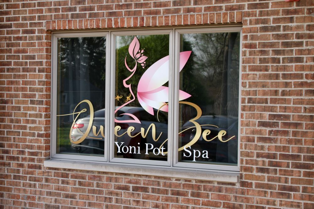 Queen Bee Yoni Pot Spa Logo