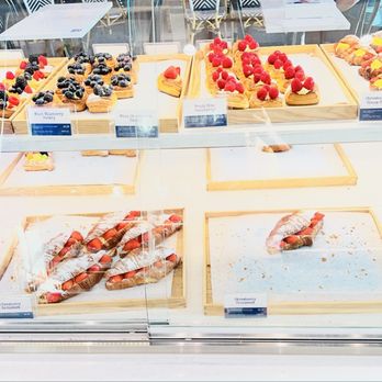 Paris Baguette - Puff pastry and croissants - Bakeries Near Me - Westchester, California Paris Baguette - Puff pastry and croissants - Bakeries Near Me - Westchester, California