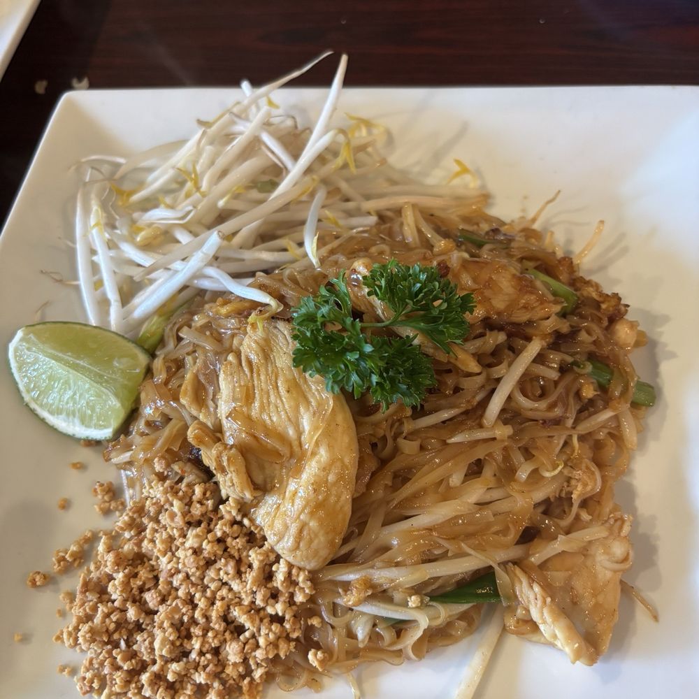 Pho Delight Thai Restaurant - Chicken pad thai - Thai Near Me - Willimantic, Connecticut Pho Delight Thai Restaurant - Chicken pad thai - Thai Near Me - Willimantic, Connecticut