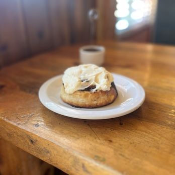Gold Water Cafe - Cinnamon roll with cream cheese frosting - Cafes Near Me - Lake George, Colorado Gold Water Cafe - Cinnamon roll with cream cheese frosting - Cafes Near Me - Lake George, Colorado