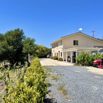 Toasted Oak Winery - the driveway to the winery - Wine Tasting Room Near Me - Fallbrook, California