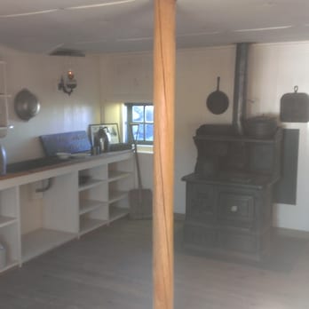 Mt. Washington Auto Road - The museum-ish hotel - Tours Near Me - Gorham, New Hampshire