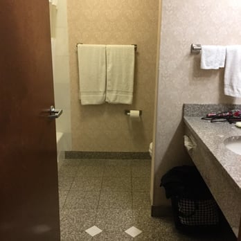 Drury Inn & Suites Sikeston - Washroom area...for being one of the first hotels in this chain...very well kept - Hotels Near Me - Miner, Missouri