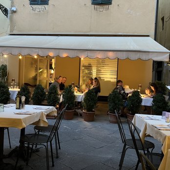 Osteria Da Rosolo - Pizza Ristorante across the way, our food looked better! - Tuscan Near Me - Lucca, LU
