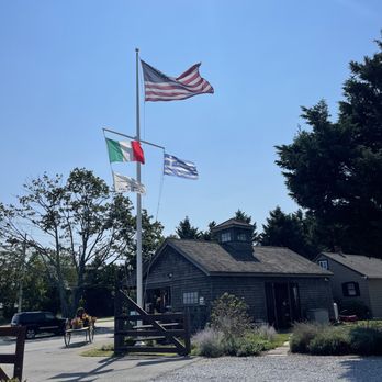 Breeze Hill Farm - Flags - Farmers Market Near Me - Peconic, New York Breeze Hill Farm - Flags - Farmers Market Near Me - Peconic, New York