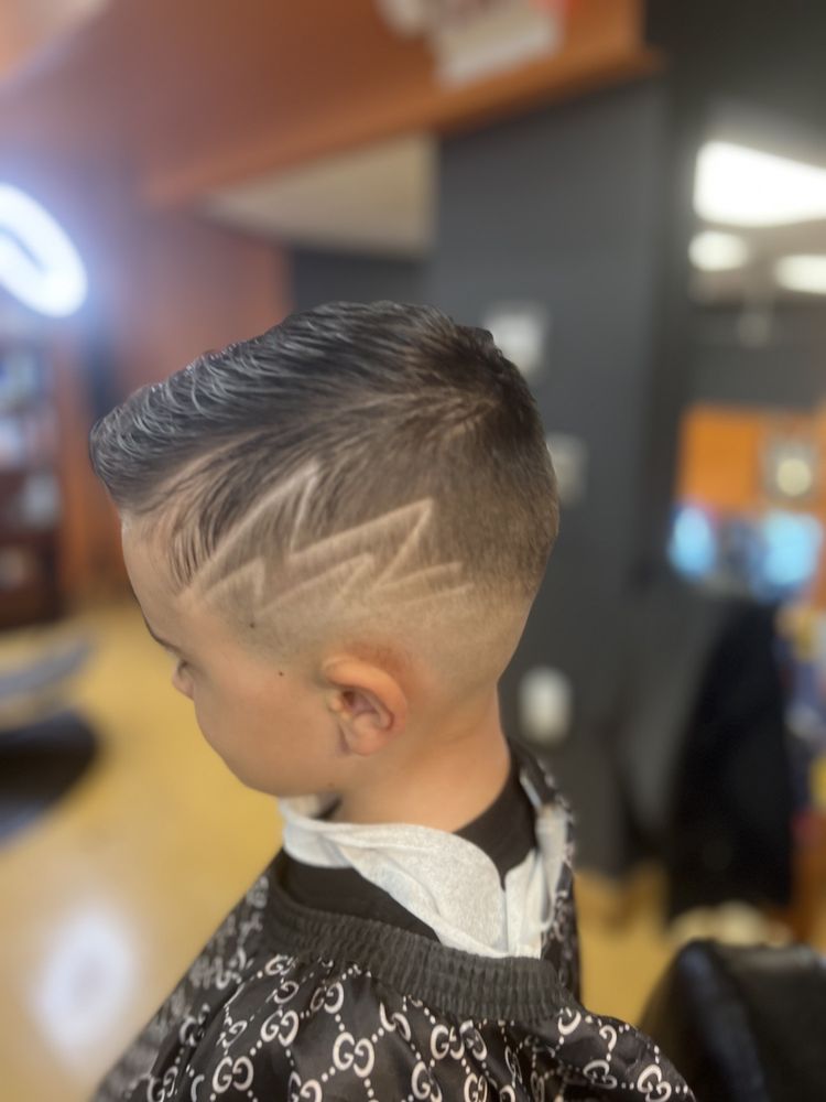 2ND LEVEL BARBER SHOP Updated September 2024 17 Reviews 264 North