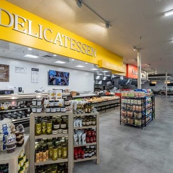 Hy-Vee - Grocery Near Me - Saint Peter, Minnesota