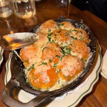 Maison Pickle - Garlic & Parmesan Pull Apart Bread - Cocktail Bars Near Me - New York, New York