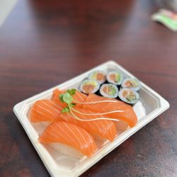 Nijiya Market - Salmon Nigiri