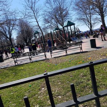 Owl's Head Park - Line up for the annual Easter egg hunt (pre-covid) - Parks Near Me - Brooklyn, New York