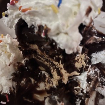 Daisy's Nashville Lounge - Dessert-chocolate peanut butter cake - Lounges Near Me - Patchogue, New York