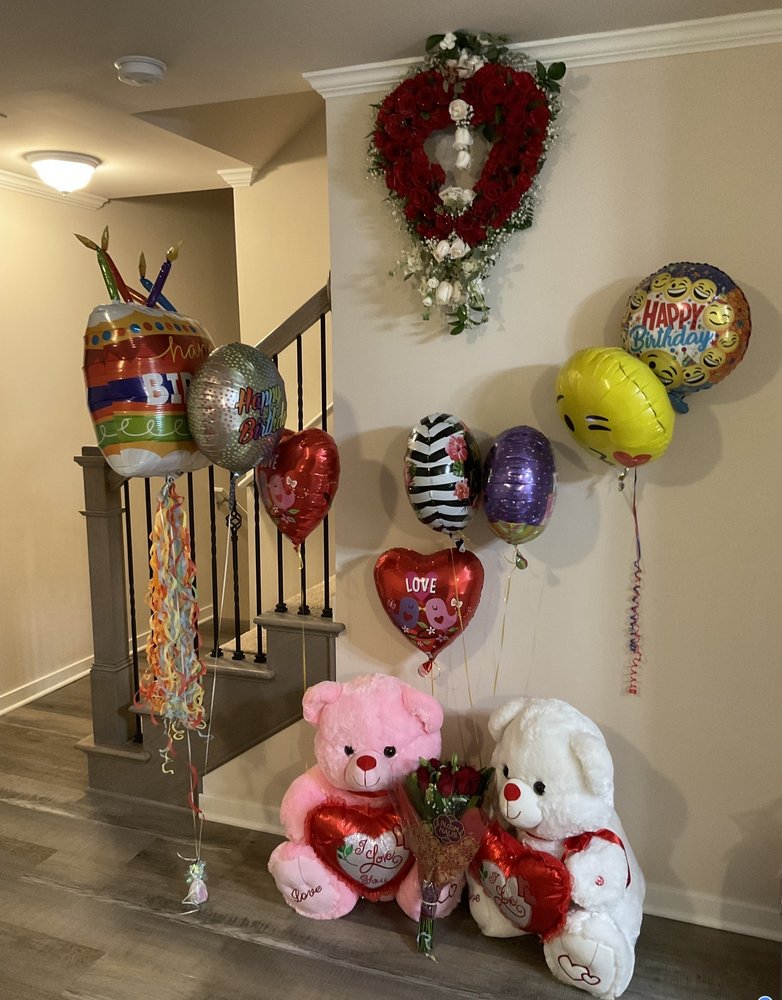 GADDY’S FLORIST Updated August 2024 15 Photos 15520 W Warren Ave