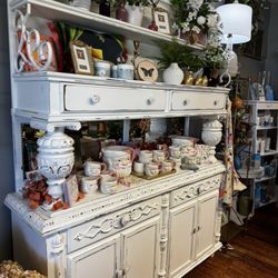 Mallie Kylas Cafe - Ceramic Santa items