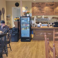 Meshuggah Bagels - Amble dining seating