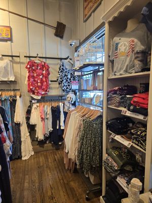 Cracker Barrel Old Country Store by null