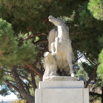 Jardines de Sabatini - Parks Near Me - Madrid, M