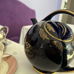 Posh Tea Room - So many beautiful teapots!