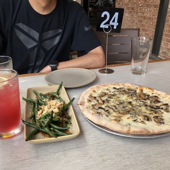 Moku Kitchen - Szechuan Stir-Fry Green Beens & Hamakua Wild Mushroom Pizza - Cocktail Bars Near Me - Honolulu, Hawaii Moku Kitchen - Szechuan Stir-Fry Green Beens & Hamakua Wild Mushroom Pizza - Cocktail Bars Near Me - Honolulu, Hawaii