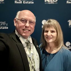 Doug Allen | United Country Heart of Texas Real Estate - Doug and Debbie at United Country convention