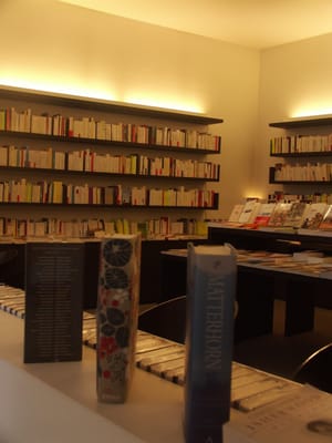 Passa Porta Bookshop by null