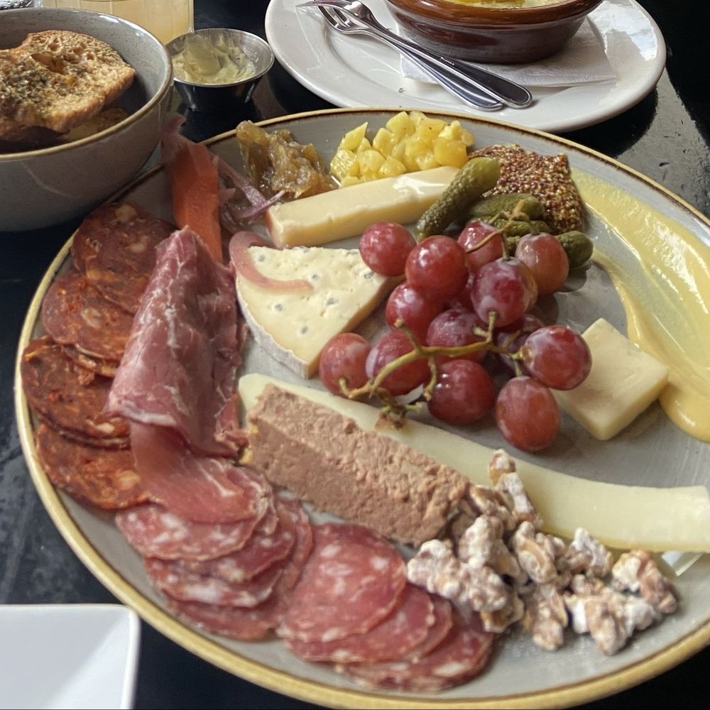 Modavie - Cheese & Charcuterie - French Near Me - Montreal, Quebec Modavie - Cheese & Charcuterie - French Near Me - Montreal, Quebec