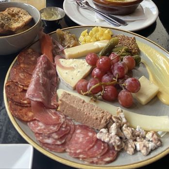 Modavie - Cheese & Charcuterie - French Near Me - Montreal, Quebec Modavie - Cheese & Charcuterie - French Near Me - Montreal, Quebec