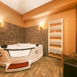 Erosgirls Ulm - Hauseigener Whirlpool bei Erosgirls