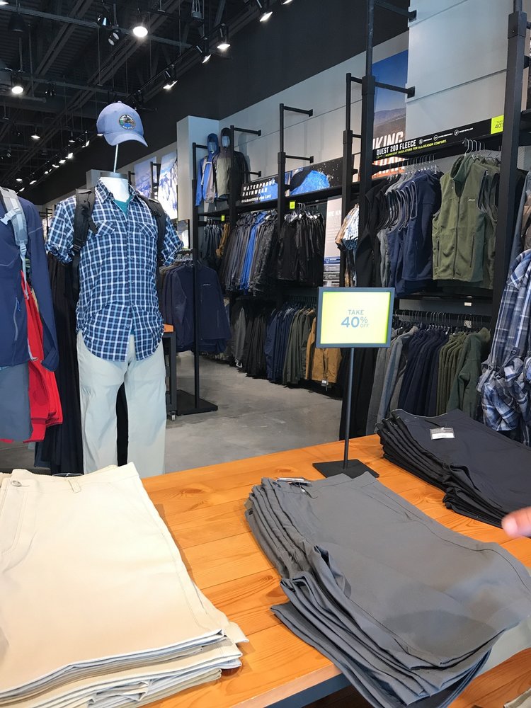 EDDIE BAUER 100 Premium Outlets Dr, Blackwood, New Jersey