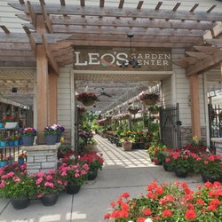 Leo's - Outside