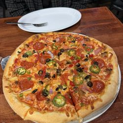 Windy's Bar and Pizza - Kitchen sink pizza