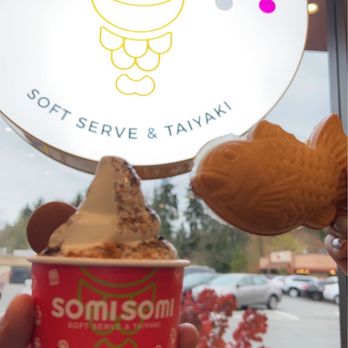 Somisomi - Pecan Praline & cookie butter soft serve with taiyaki - Ice Cream & Frozen Yogurt Near Me - Bellevue, Washington