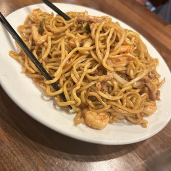 EMei - House Special Lo Mein with Chicken, Shrimp & Pork - Szechuan Near Me - Philadelphia, Pennsylvania
