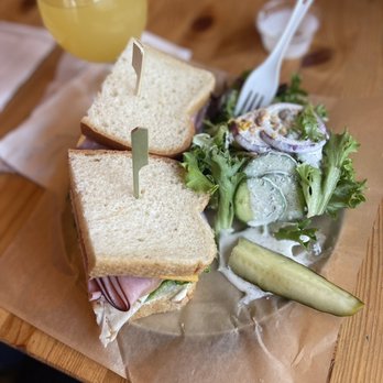 Murphys Pourhouse - Sandwich with side salad and pineapple cider - Sandwiches Near Me - Murphys, California