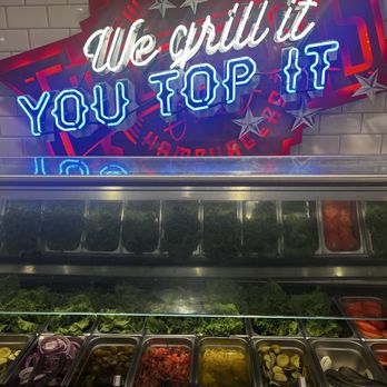 fuddruckers - Toppings -self serve bar - Salad Near Me - Richmond Hill, Georgia