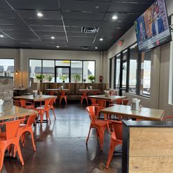 Moxie Burger - Kennesaw - Indoor seating