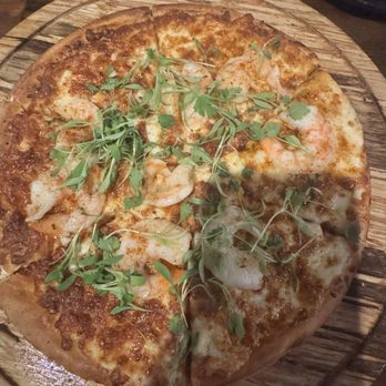 The Lodge Annapolis - Shrimp scampi flatbread - American Near Me - Annapolis, Maryland The Lodge Annapolis - Shrimp scampi flatbread - American Near Me - Annapolis, Maryland