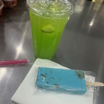 La Michoacana Snack Bar - Agua fresca De Limon Con Pepino Y Chia and Cookie Monster Paleta - Ice Cream & Frozen Yogurt Near Me - Los Angeles, California La Michoacana Snack Bar - Agua fresca De Limon Con Pepino Y Chia and Cookie Monster Paleta - Ice Cream & Frozen Yogurt Near Me - Los Angeles, California