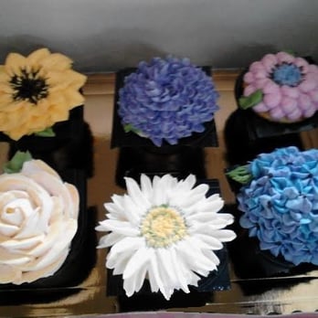 Freeport Bakery - Freeport's Gorgeous Hand-Piped Cupcakes! - Bakeries Near Me - Sacramento, California Freeport Bakery - Freeport's Gorgeous Hand-Piped Cupcakes! - Bakeries Near Me - Sacramento, California